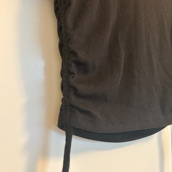 Zara t-shirt with side cinching - Picture 2 of 4